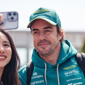 Fernando Alonso fue papá: su felicidad, la gastada de Mercedes y el guiño de Aston Martin