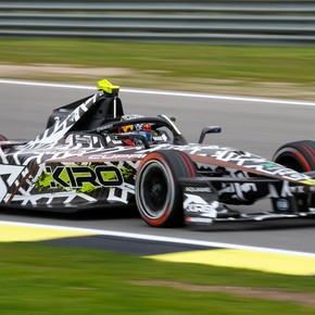 Lo que faltaba: el fundador de la Fórmula E le recomienda a la F1 que vuelva a "la combustión, los V8 y más ruido"