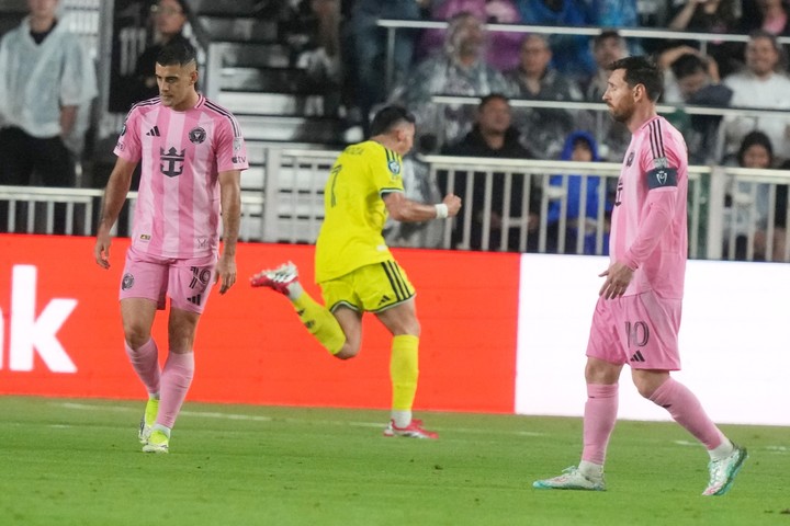 El festejo de Espinoza y el lamento de Messi y todo Inter Miami.
(AP Photo/Marta Lavandier)
