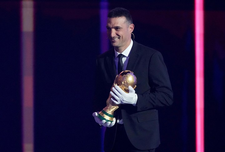 Scaloni en el sorteo del Mundial (REUTERS).
