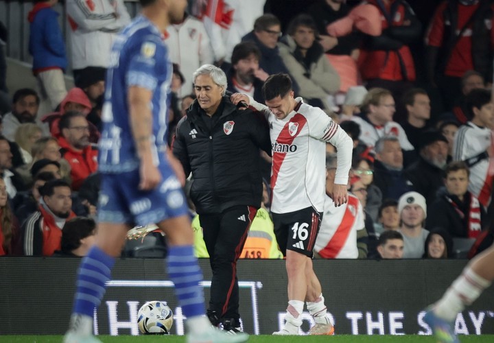Bustos sufrió un desgarro en su último partido en River, el 16 de noviembre de 2025 (Fotobaires).