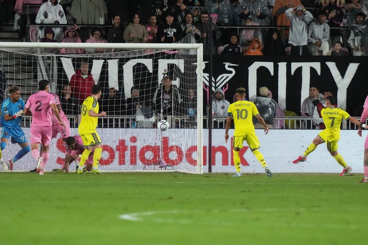 El momento en que Espinoza liquida la serie (AP Photo/Marta Lavandier).