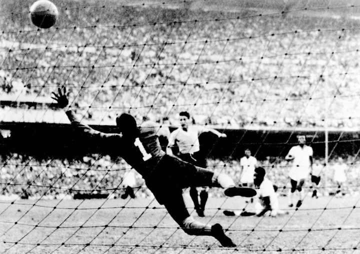 El 1-1 de Schaffino que empezaba a darle forma al Maracanazo (AFP).