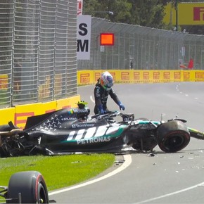 Tremenda piña: el primer accidente del año de la F1 obligó a sacar la bandera roja