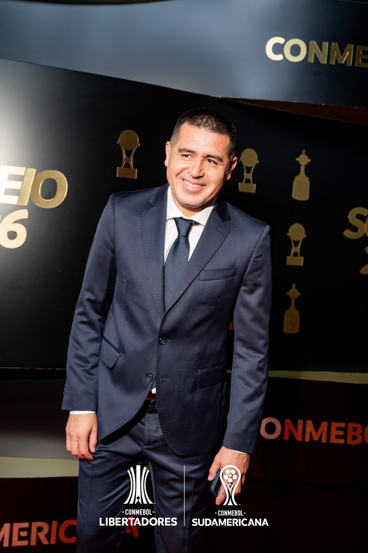 Román, presente en el sorteo de la fase de grupos.