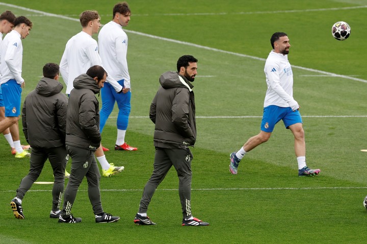 Álvaro Arbeloa durante el entrenamiento de este martes. (foto: EFE) 