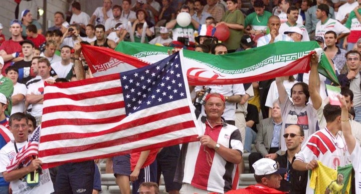 Los hinchas estadounidenses e iraníes en Lyon.