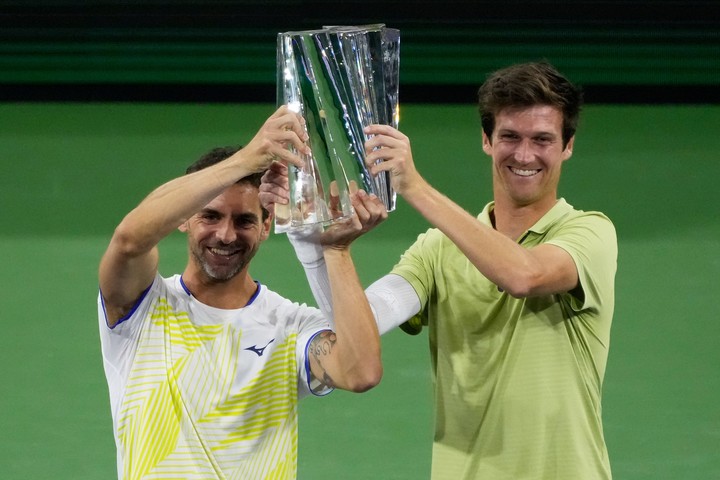 Guido Andreozzi, cuando levantó el título de Indian Wells junto al francés Manuel Guinard.
(AP Photo/Mark J. Terrill)