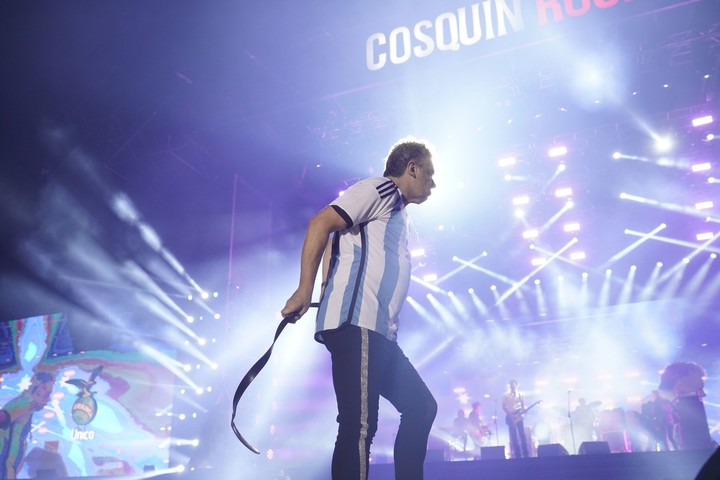 Juanse, con la de Argentina en un Cosquín Rock.