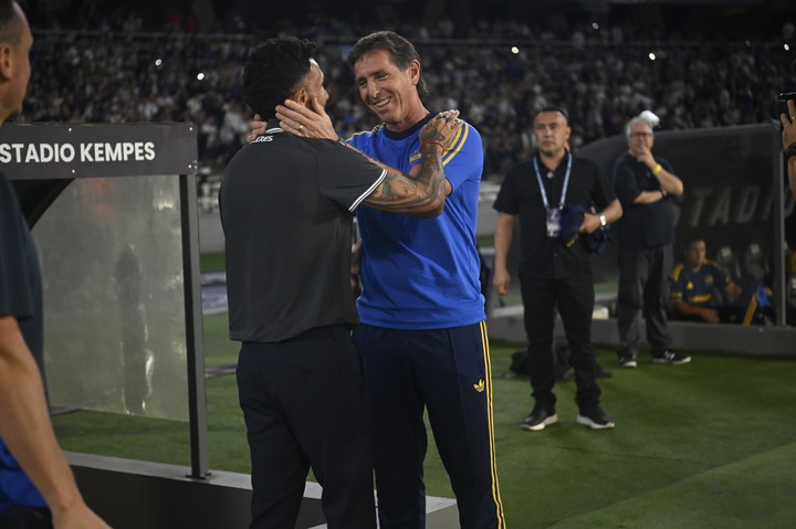 Ubeda y Garnero, saludo entre entrenadores argentinos.