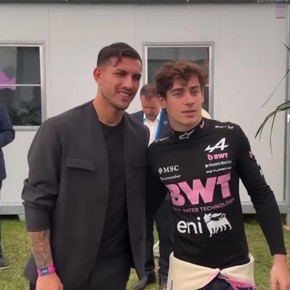 Paredes y Merentiel, parte de la escena bostera del día de Colapinto