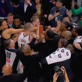 El desleal gesto de McDaniels que hizo explotar a Jokic: el serbio lo encaró, se fueron a la manos y terminó en batalla general
