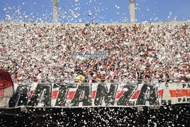 El tremendo recibimiento de la gente de River. (Foto: Fernando de la Orden)