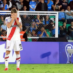 Complicado debut: con 10 jugadores, River no pudo en Bolivia y empató con Blooming