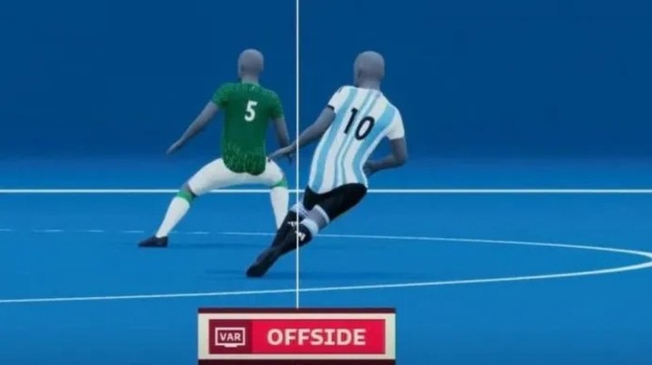 Hasta ahora, el N°10 estaba en offside. Con la Ley Wenger estaría habilitado.