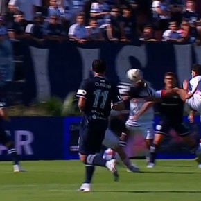 Planchazo a la cabeza y roja: así fue la expulsión de Hernán López Muñoz