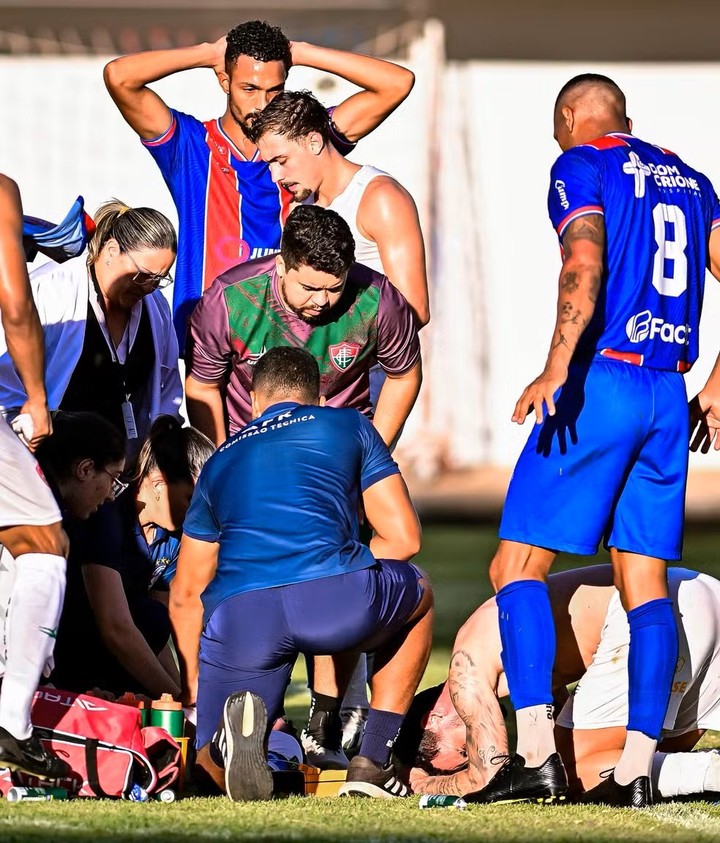 Ronaldo en el piso: temían por su vida y se pusieron a rezar.