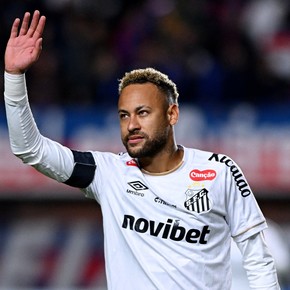 Pisadas y postales icónicas: la noche de Neymar ante San Lorenzo