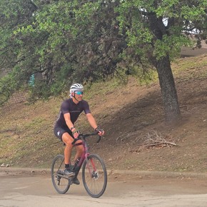 Manu Ginóbili y un exigente "paseo" en bicicleta