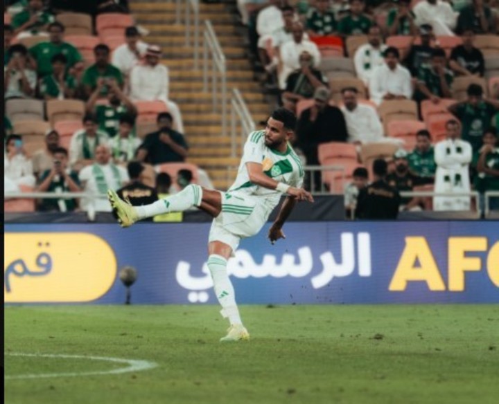 Mahrez, el autor del gol de la victoria (Al Ahli).