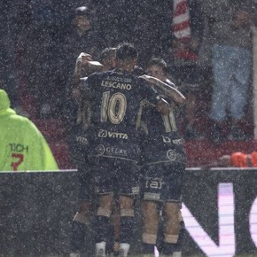 En un partidazo, Argentinos derrotó a Banfield y alcanzó a River