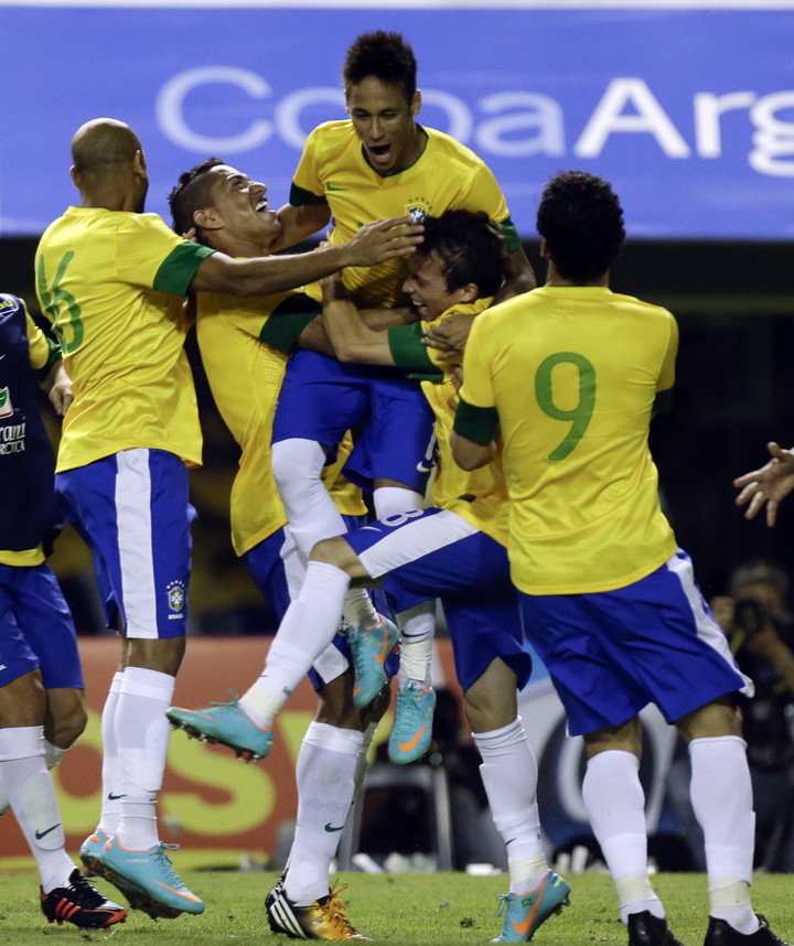 Neymar en la Bombonera (AP). 