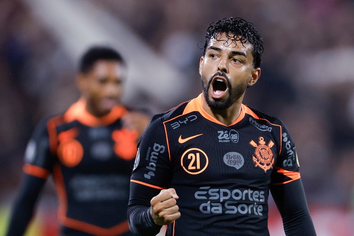 Yuri Alberto cerró la noche contra el Calamar. (EFE/ Juan Ignacio Roncoroni).