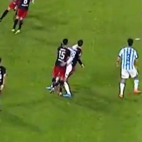 Marcos Rojo le pegó una piña a Martínez Quarta y fue expulsado