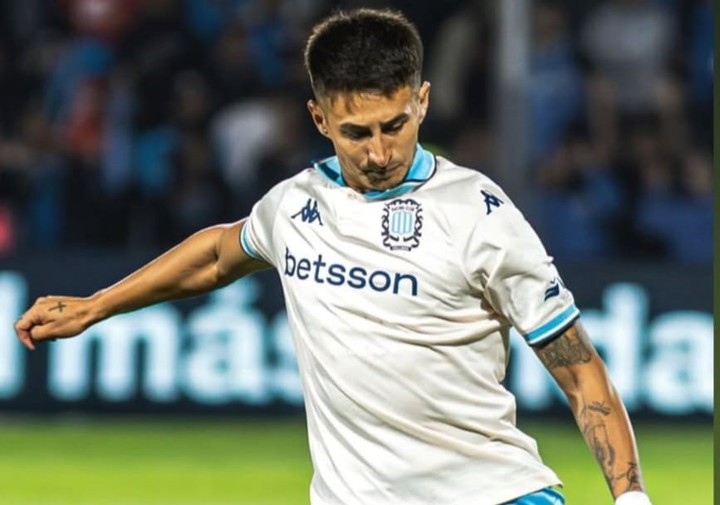 Gabriel Rojas se recuperó de un desgarro, pero no estaría al 100% y e duda como titular. Foto: Prensa Racing.