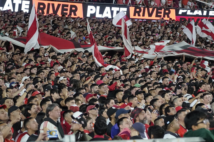 El Monumental se prepara para la Copa. Foto Marcelo CarrolL