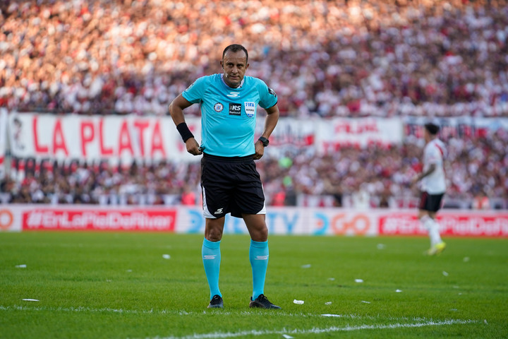 Herrera no dudó en no cobrar penal. 