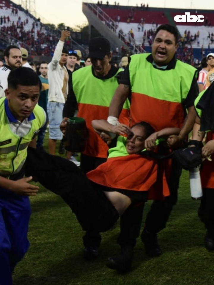 Caos en el clásico de Paraguay. (Foto: ABC digital)