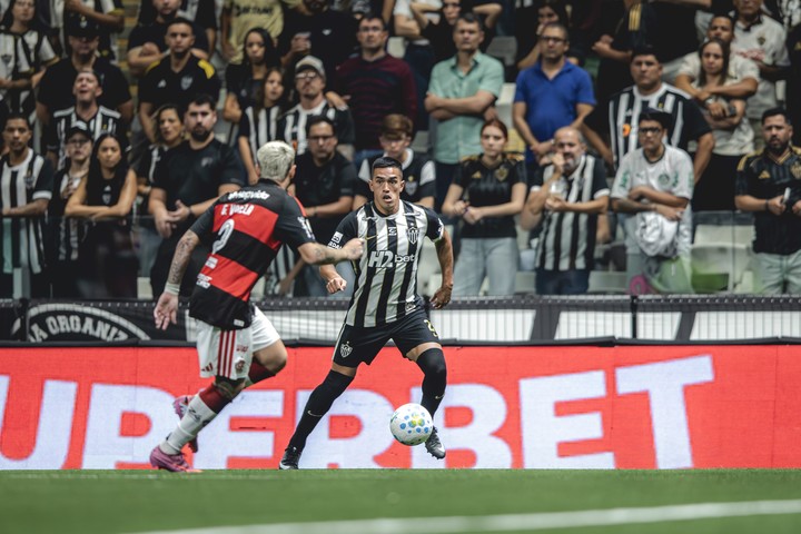 El argentino Cuello ante Flamengo.