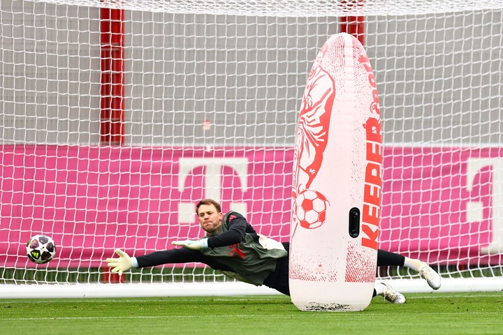 Neuer habló después de la práctica (EFE).