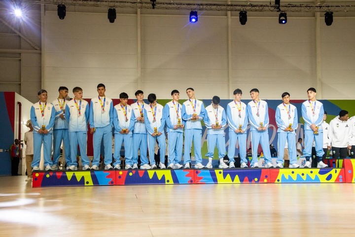 Varones en el podio.