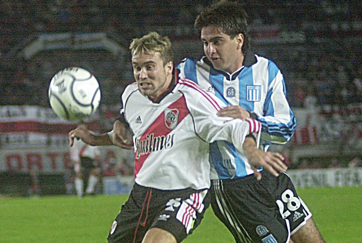 Coudet frente a Racing en 2001. Archivo Olé.
