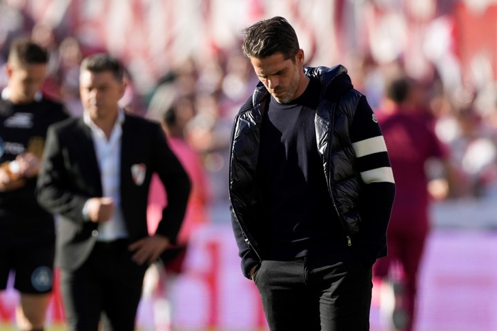 Gago fue destituido tras la dura caída en el Superclásico. (AP)