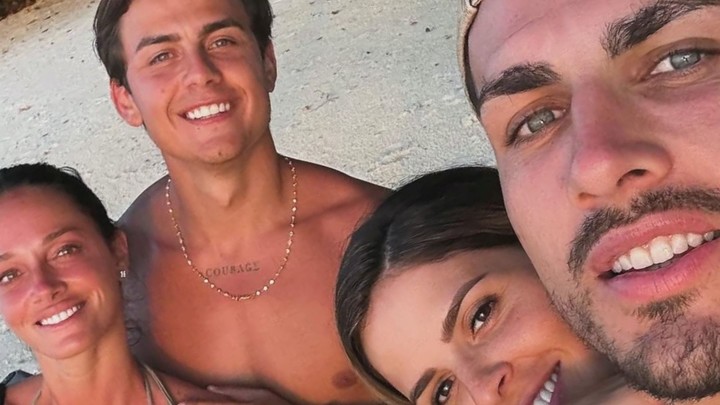 Dybala y Paredes no sólo fueron compañeros en Roma y la Selección, también son grandes amigos fuera de la cancha y hasta comparten vacaciones familiares.