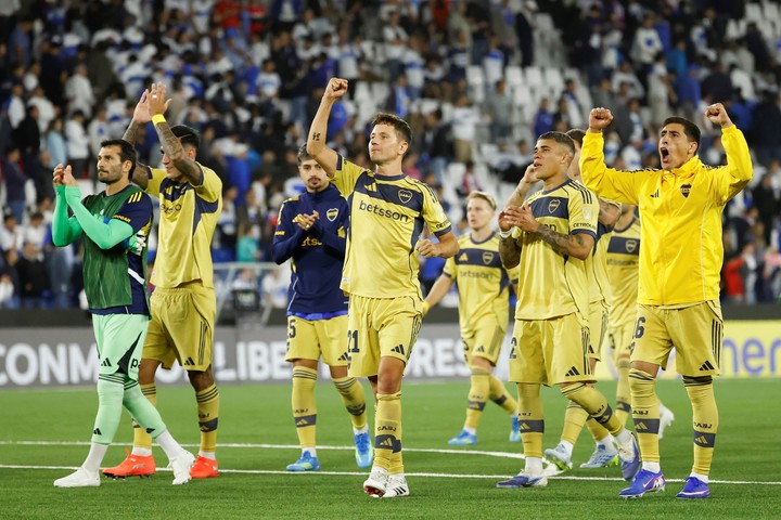 Boca, con la amarilla en Chile. Fue victoria 2-1 ante Universidad Católica (EFE).