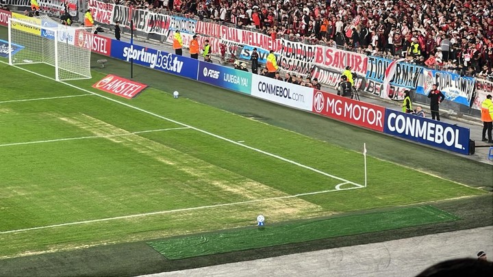 El estado del campo de juego del Monumental.