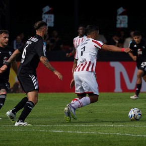 Instituto le gana a Riestra y lo hunde