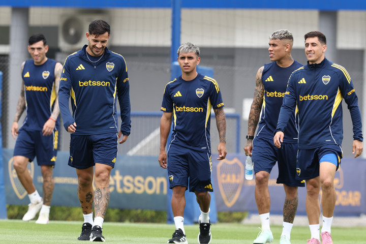 Di Lollo, Paredes, Delgado, Ayrton Costa y Merentiel, todos titulares en Chile.