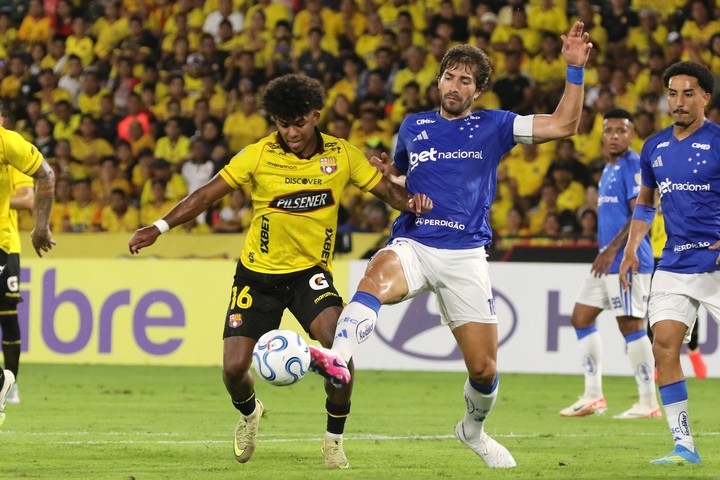 Cruzeiro ganó en Ecuador. (EFE)