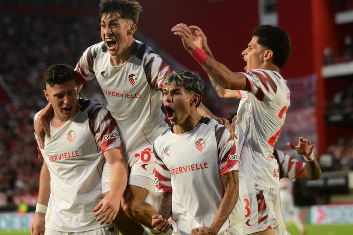 Con un partido más, el Pincha vigila todo desde arriba. (FOTOBAIRES).