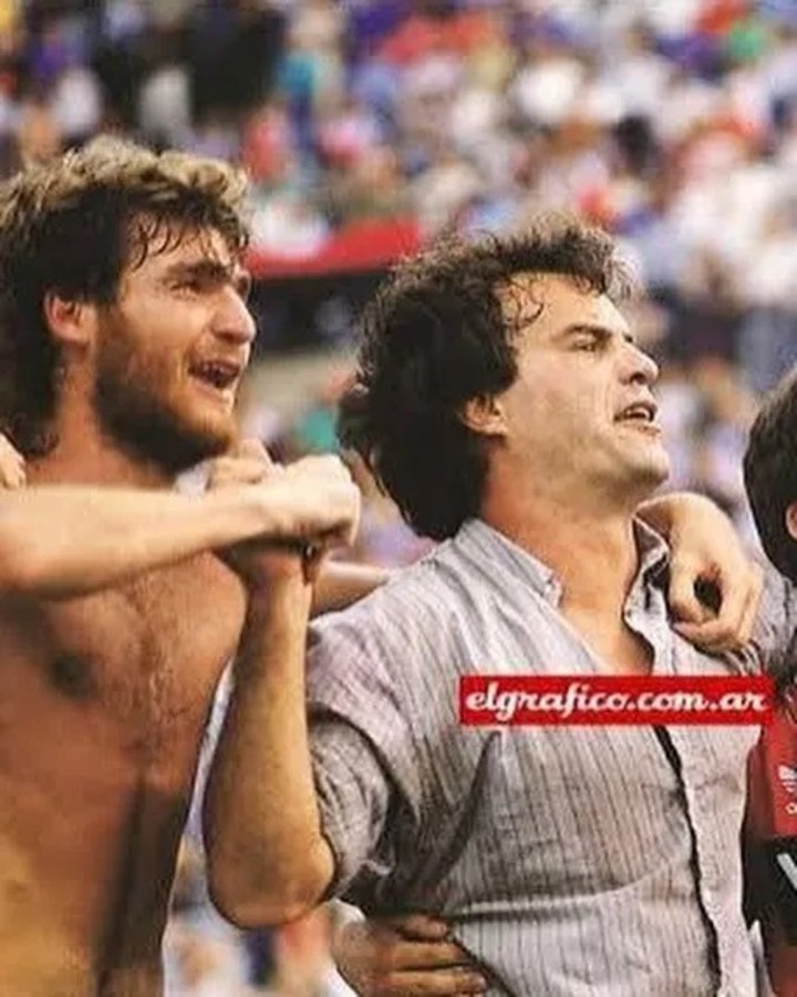 Darío Franco jugando para Newell's, junto a Bielsa. (Foto: El Gráfico).