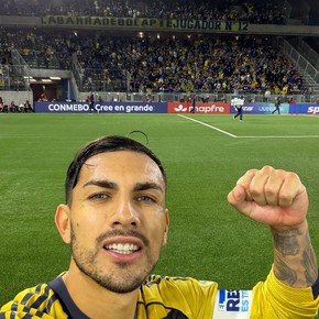 Paredes, en su prime: mensaje bostero, abrazo con Aranda y los elogios de todos