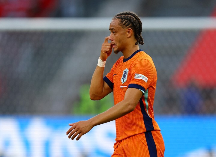 El neerlandés jugó varios partidos con Koeman como DT (Reuters).