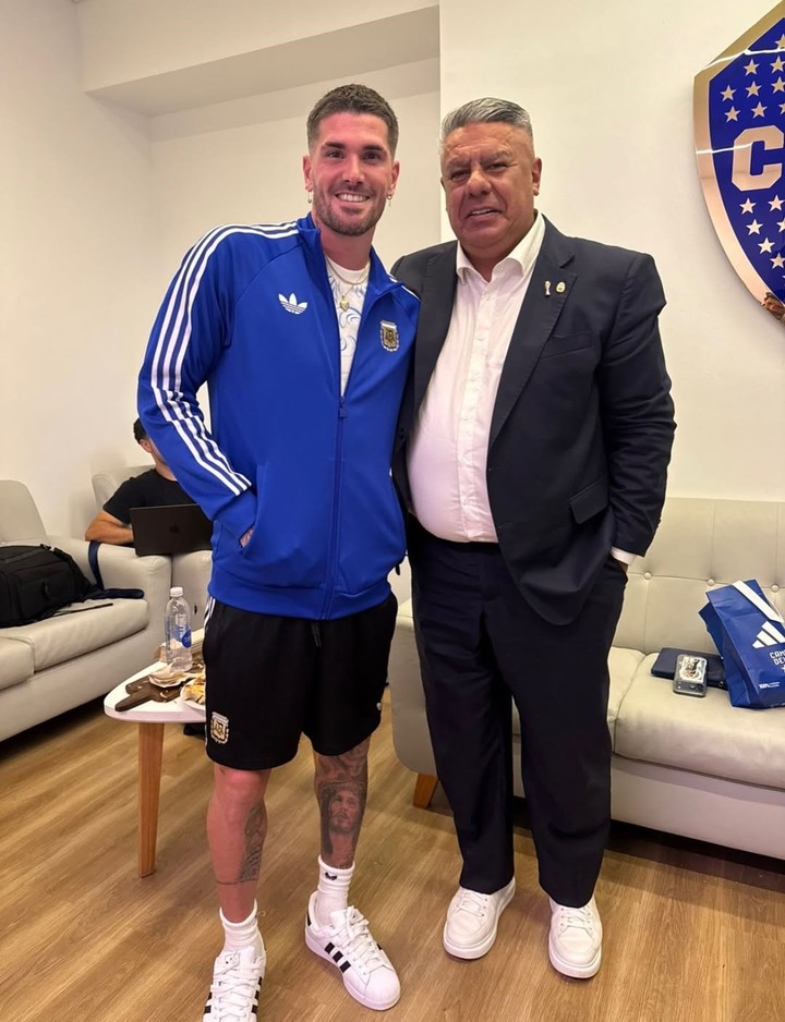 La foto de Claudio Chiqui Tapia con Rodrigo De Paul tras la victoria de la Selección Argentina ante Zambia.