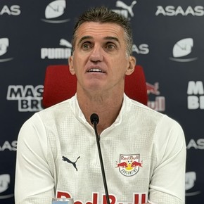 Veinte años después: el poco recordado antecedente del técnico de Bragantino enfrentando a River