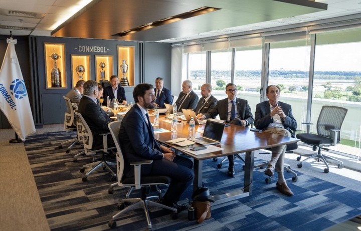 El Consejo de la Conmebol aprobó apoyar a Infantino en una futura reelección (Prensa Conmebol).